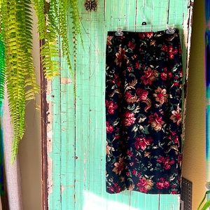 BRIGGS NY floral skirt